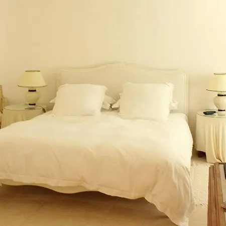 Villa Quadradinhos 46q Located Close To The Tennis Courts And Just 100m From The Famous Restaurant Vale do Lobo
