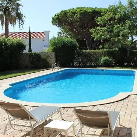 Quadradinhos 46q Located Close To The Tennis Courts And Just 100m From The Famous Restaurant