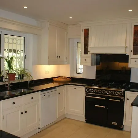Villa Quadradinhos 46q Located Close To The Tennis Courts And Just 100m From The Famous Restaurant
