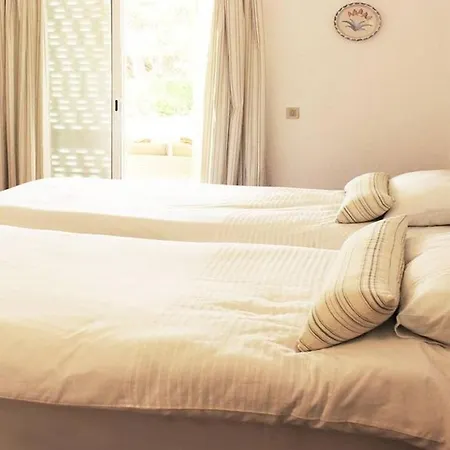 Quadradinhos 46q Located Close To The Tennis Courts And Just 100m From The Famous Restaurant *