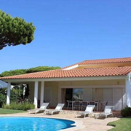 Villa Quadradinhos 46q Located Close To The Tennis Courts And Just 100m From The Famous Restaurant *