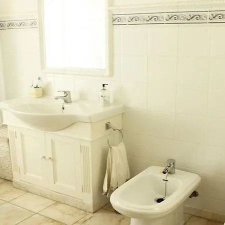 Villa Quadradinhos 46q Located Close To The Tennis Courts And Just 100m From The Famous Restaurant Vale do Lobo