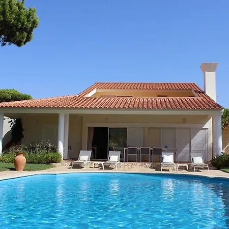 Villa Quadradinhos 46q Located Close To The Tennis Courts And Just 100m From The Famous Restaurant *